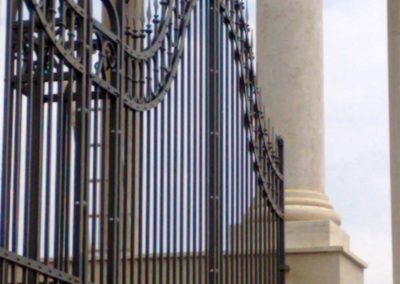Particolare delle cancellate e recinzioni in ferro battuto della Cattedrale dell'Immacolata di Mongomo in Guinea Equatoriale