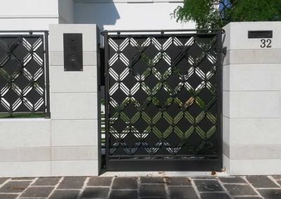 Cancello e recinzione abbinata in ferro battuto